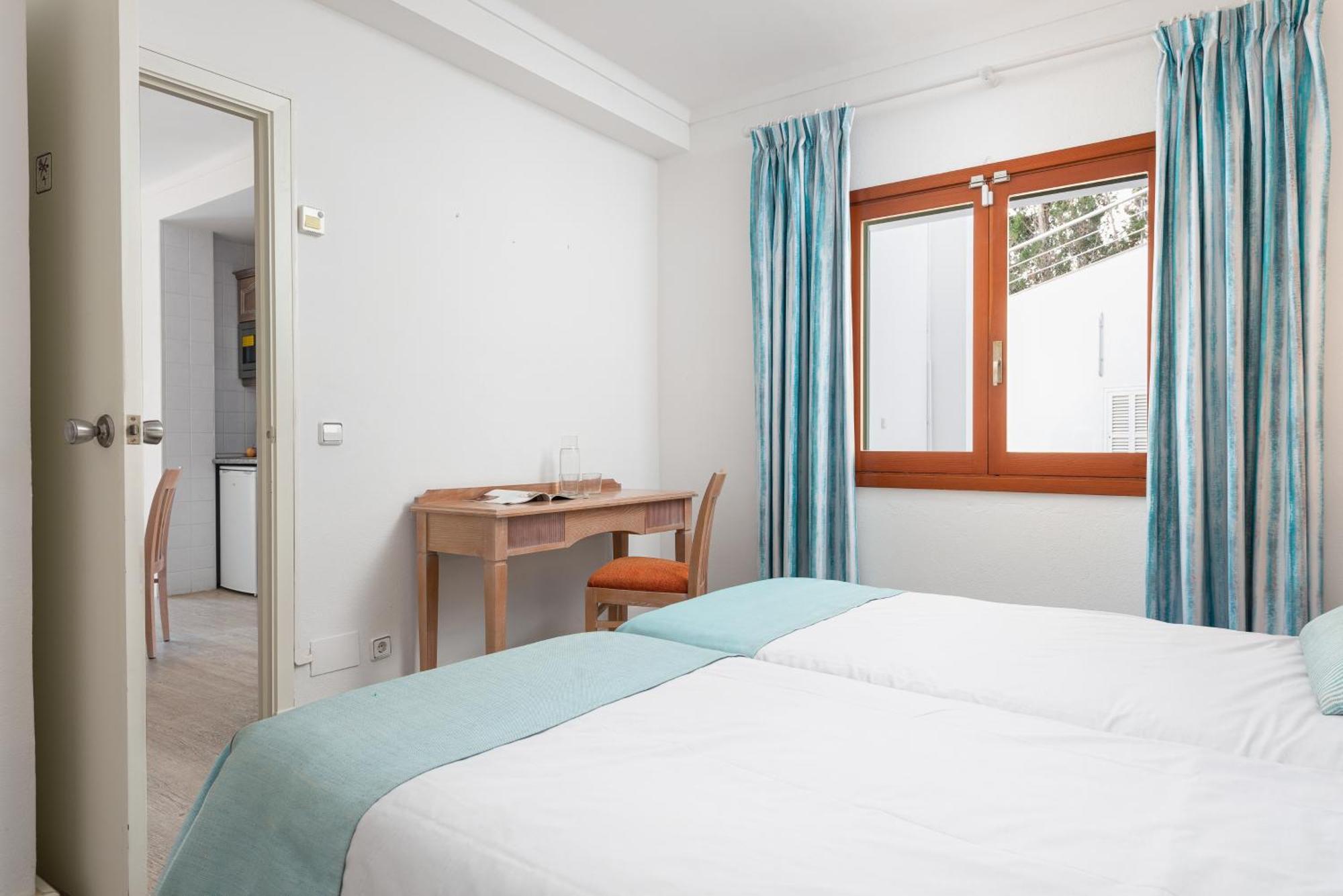 Apartamentos Playa Marina Кала-Феррера Экстерьер фото